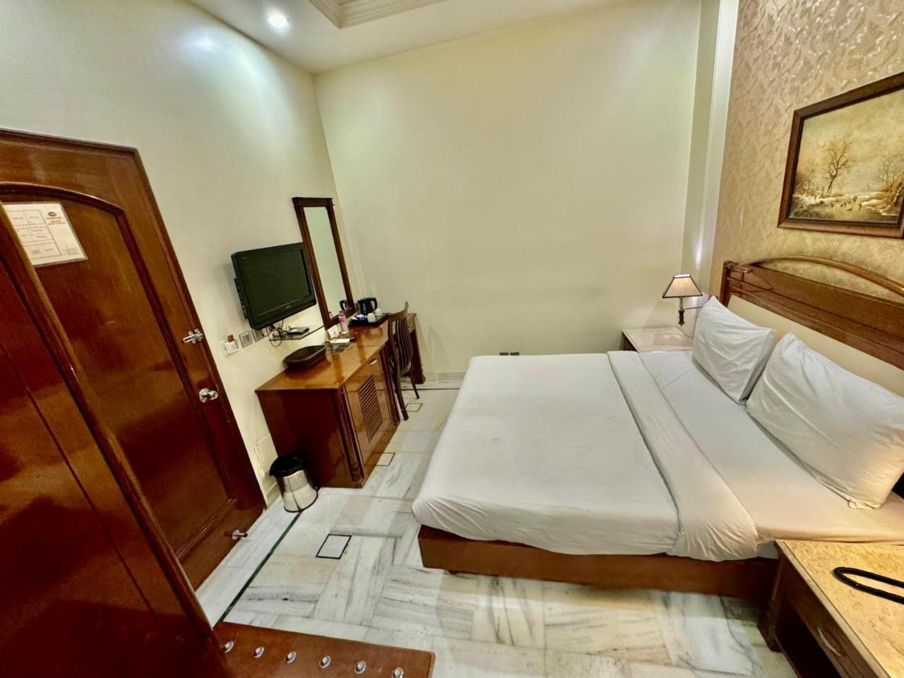 Hotel Florence Inn, Karol Bagh, New Delhi, 2 Min From Metro Luaran gambar