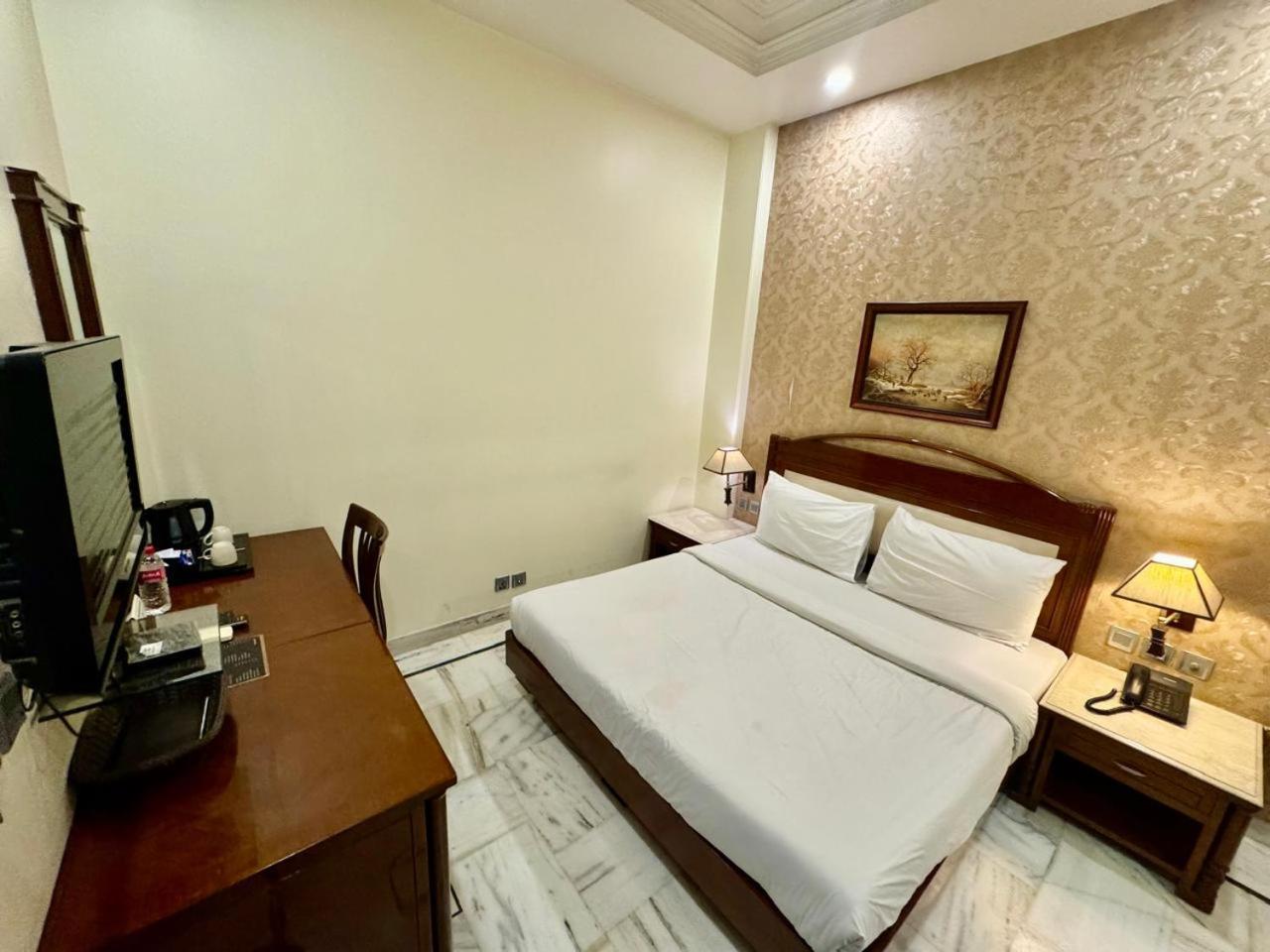 Hotel Florence Inn, Karol Bagh, New Delhi, 2 Min From Metro Luaran gambar