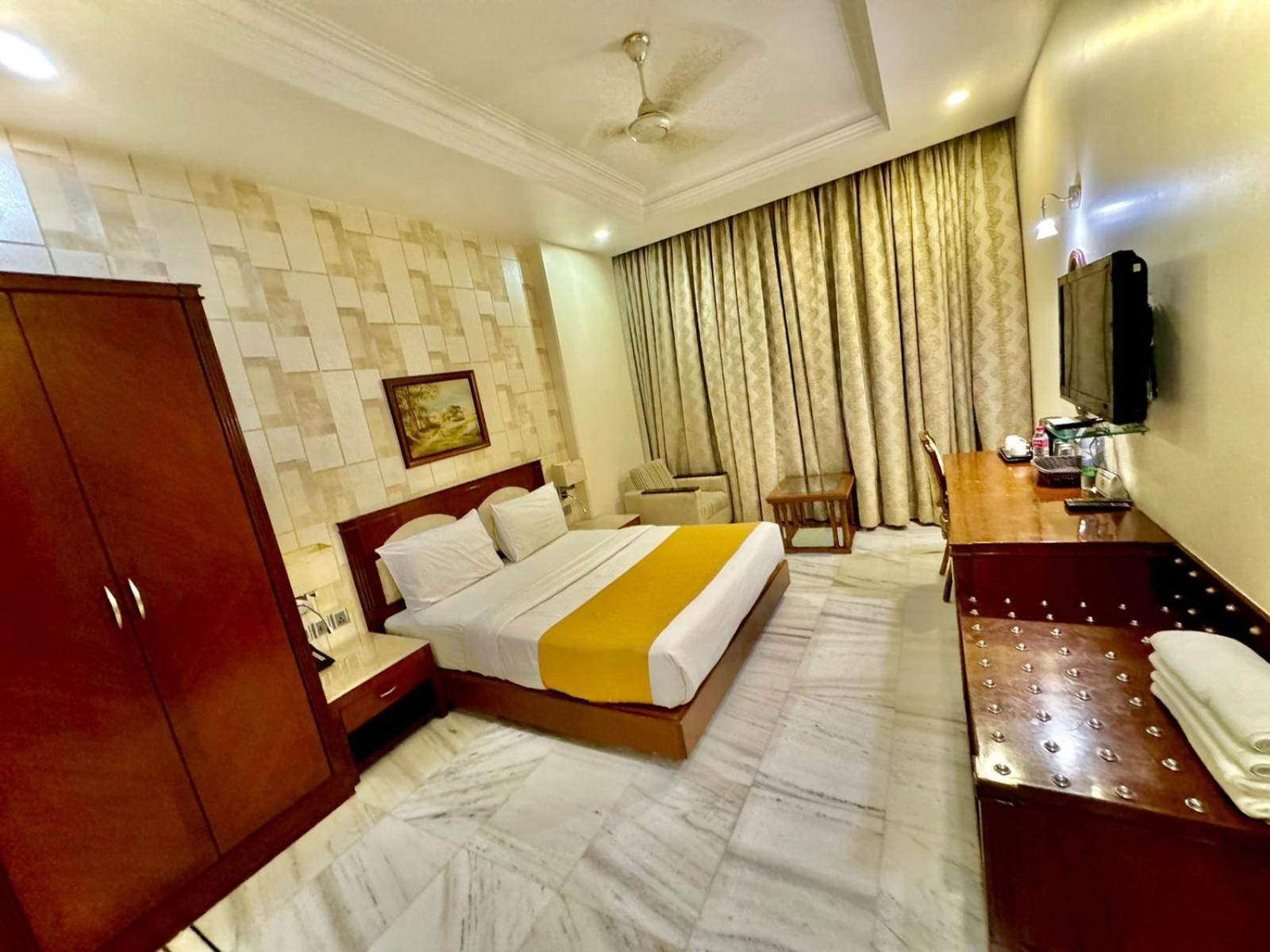 Hotel Florence Inn, Karol Bagh, New Delhi, 2 Min From Metro Luaran gambar