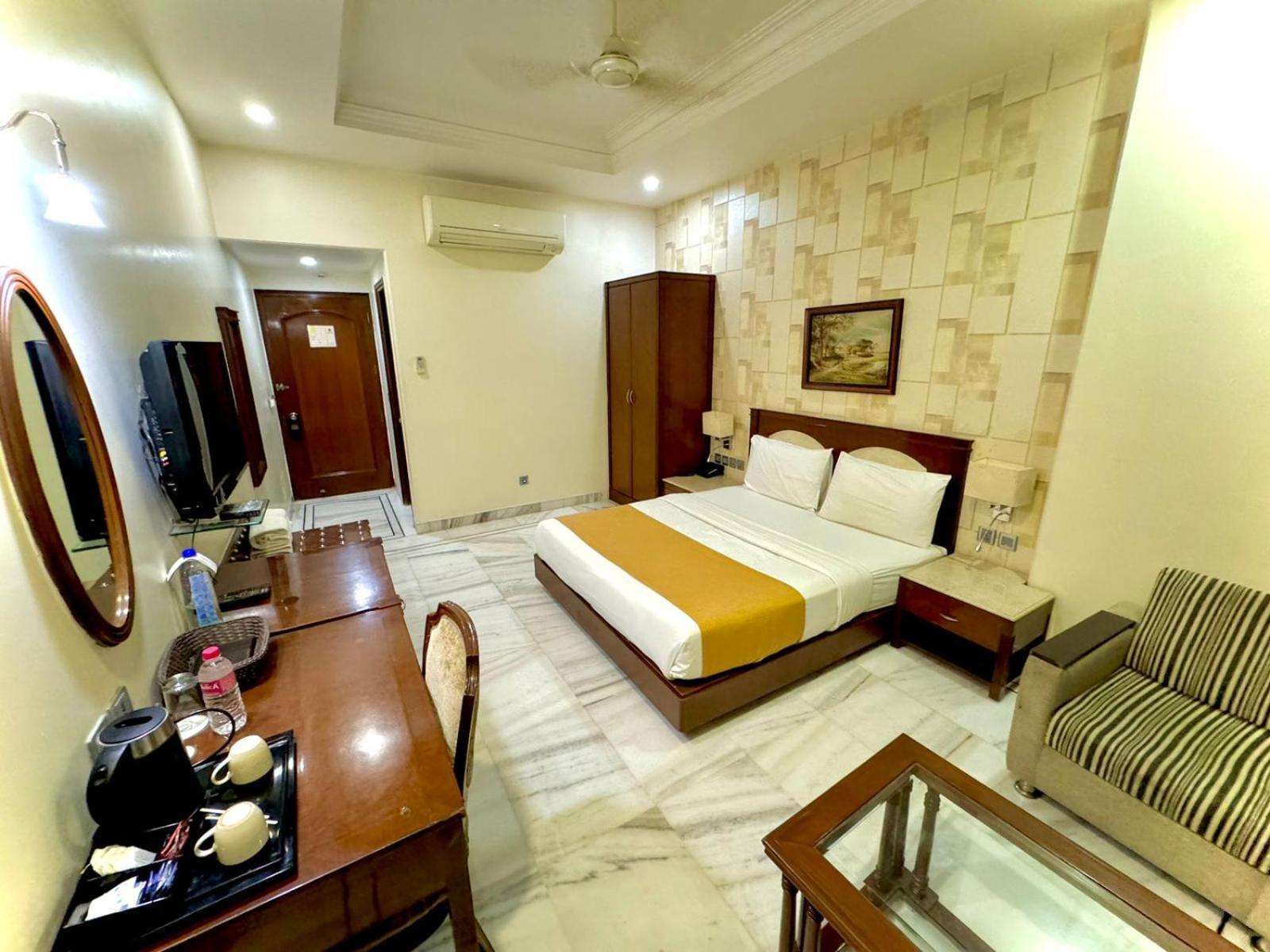 Hotel Florence Inn, Karol Bagh, New Delhi, 2 Min From Metro Luaran gambar