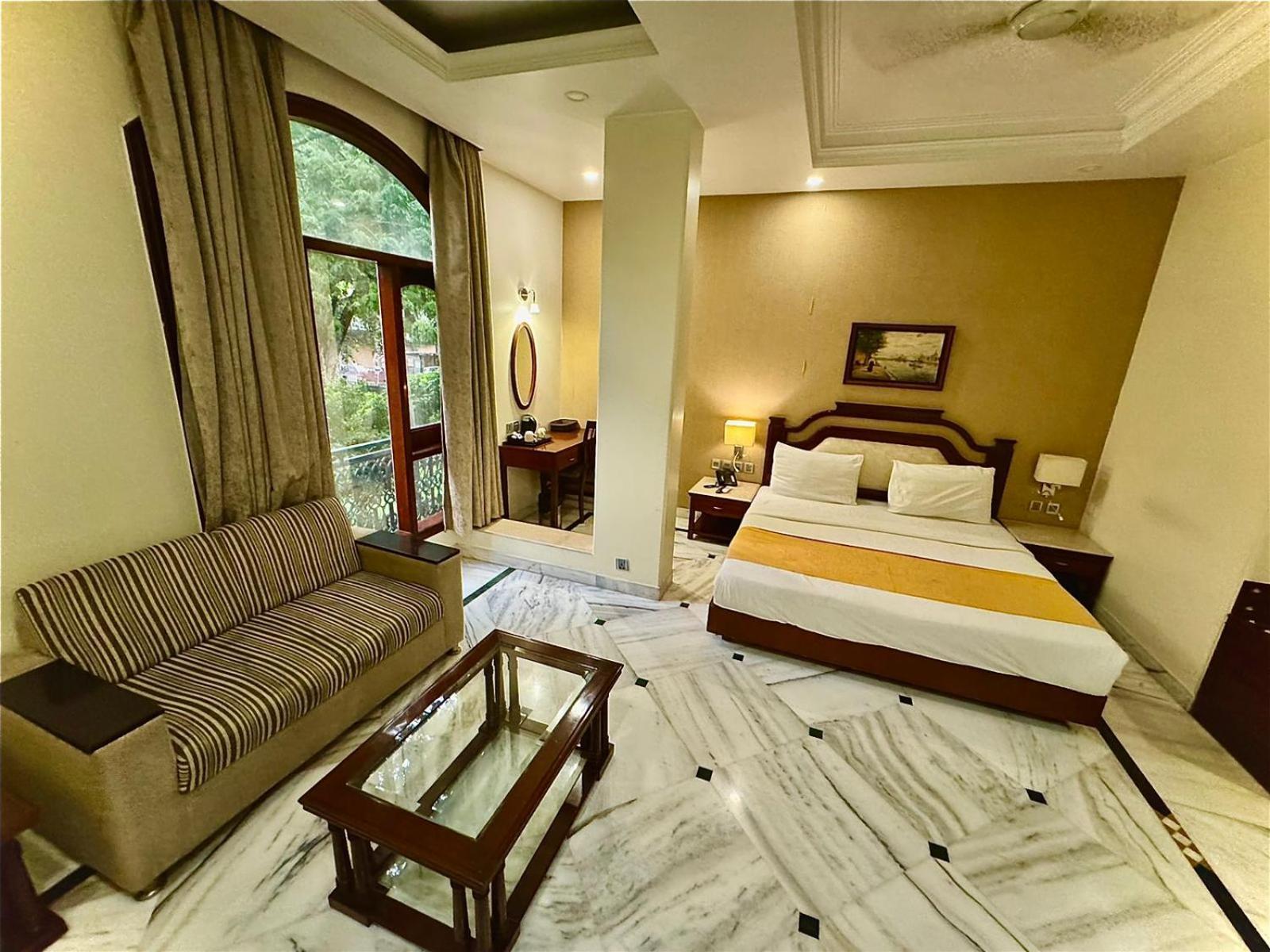 Hotel Florence Inn, Karol Bagh, New Delhi, 2 Min From Metro Luaran gambar